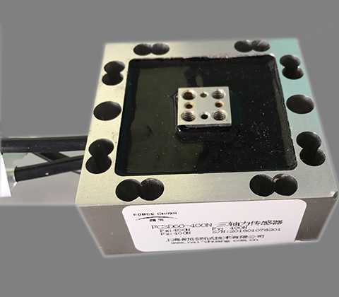 三軸力傳感器的設(shè)計(jì)是否考慮了環(huán)境因素？